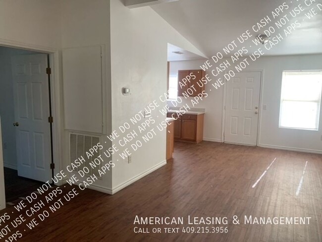 Building Photo - 607 Park Ln