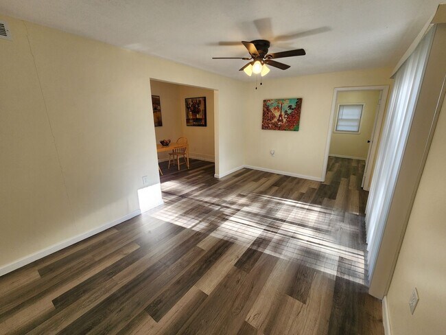 Building Photo - Beautiful remodeled 3BR, 1.5 Bth with garage and fenced backyard with newer stainless appliances