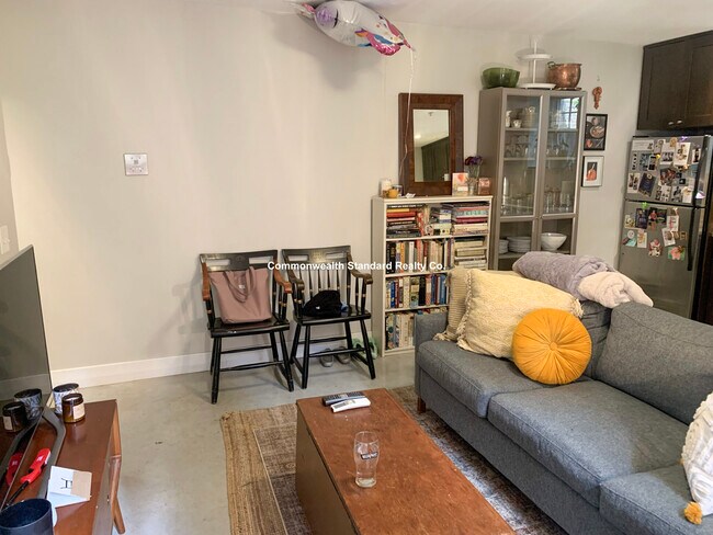 Building Photo - 33 Anderson St