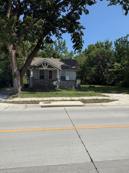 Building Photo - 715 E Quincy St