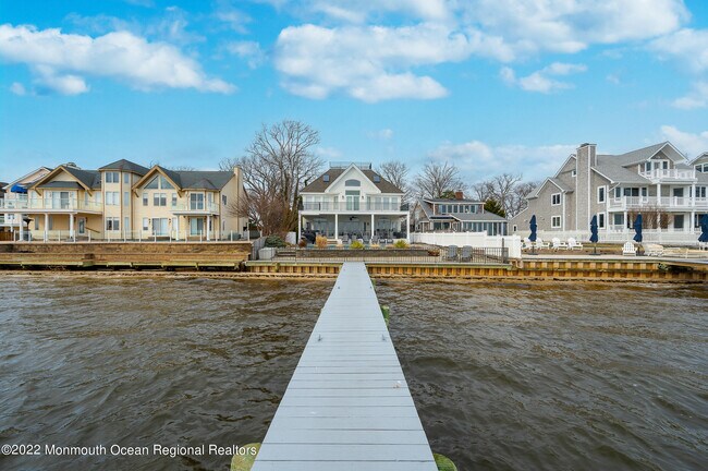 Building Photo - 709 Princeton Ave