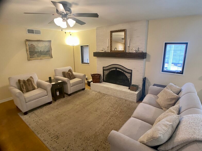 Family Room - 12413 Morocco Rd NE