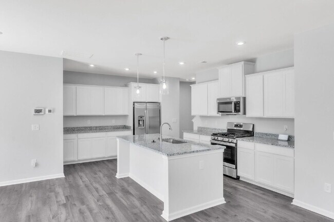 Building Photo - PRICE DROP! Spacious 3BR, 2.5 BA Westbriar...