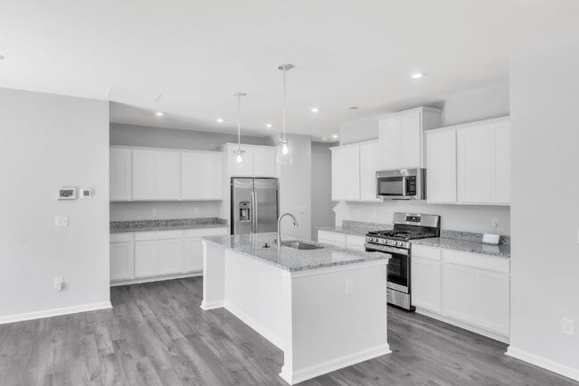 Building Photo - PRICE DROP! Spacious Westbriar Woods Home ...