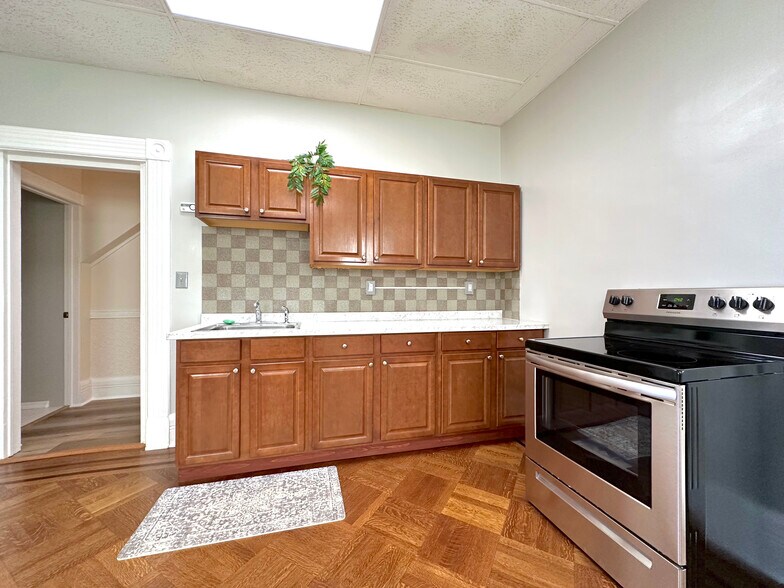 Building Photo - 152 Grand St