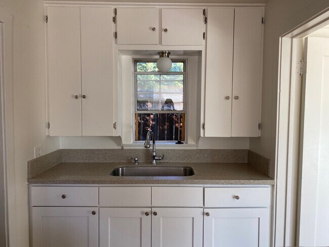 kitchen sink - 189 S Roosevelt Ave