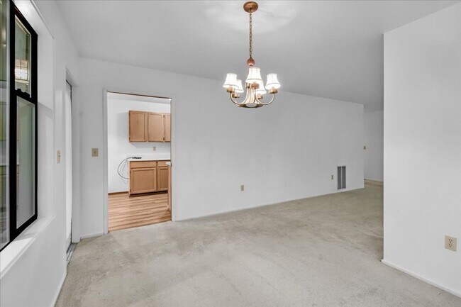 Building Photo - 3Bd/2Ba Issaquah Condo