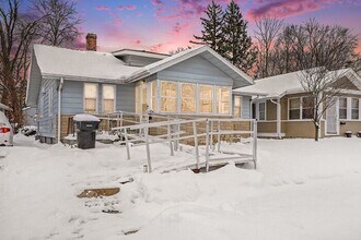 Building Photo - Spacious three-bedroom, one-bath home featuring a functional floor plan, & generous living space