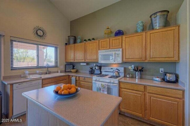 Building Photo - 10429 E Hillery Dr