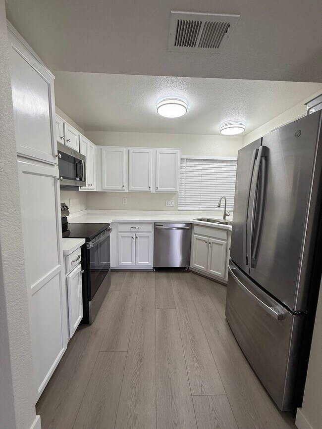 Building Photo - Tatum and Shea - Fully Remodeled Gated Condo that overlooks pool!