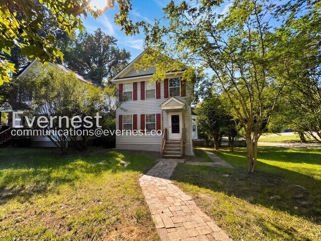 Building Photo - 3 Bed/1.5 Bath Home with Fenced Yard / Available Now!