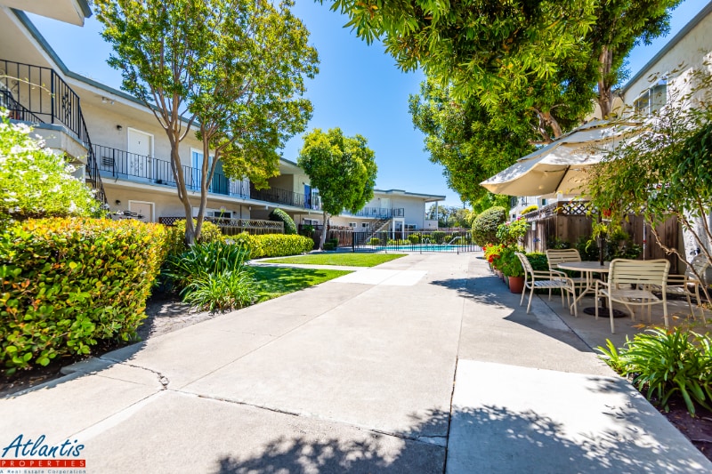 Building Photo - 642 Blythe Ct