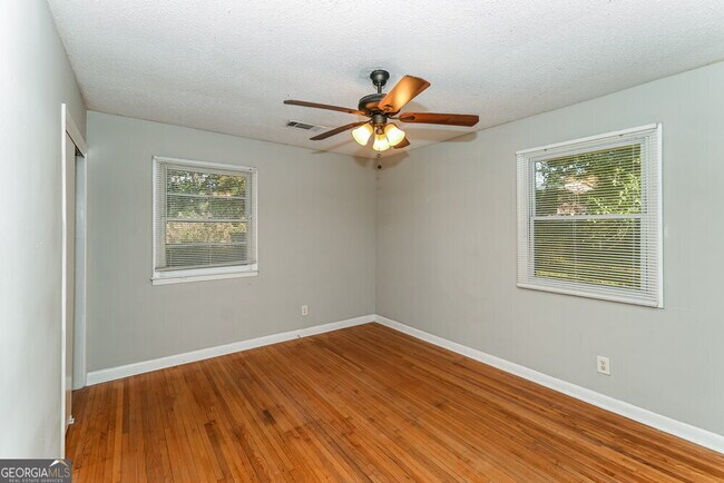 Building Photo - 3990 Rutgers Dr SW