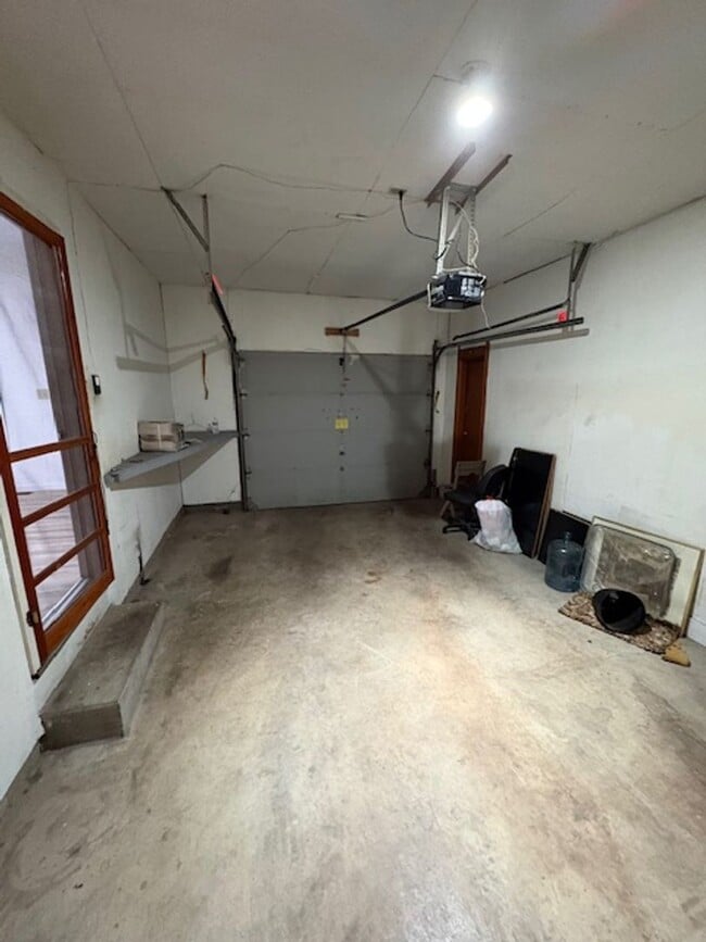 Building Photo - 737-737 E Gift Ave