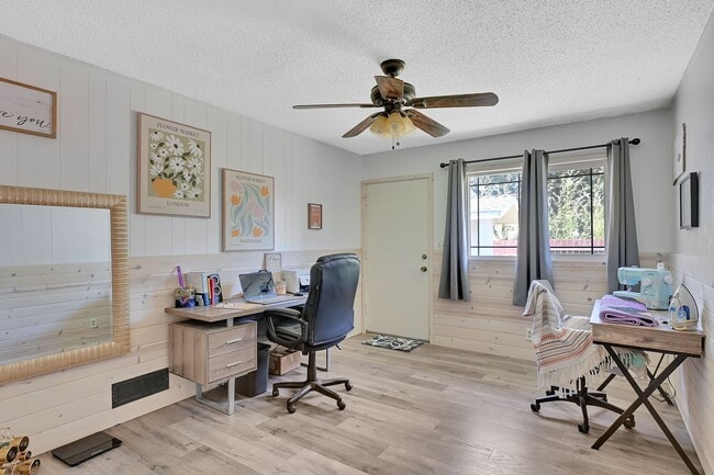 Building Photo - Modern Country Retreat on Half Acre in Gridley 3+ Bedrooms