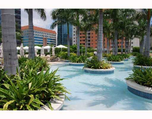 Building Photo - 1425 Brickell Ave