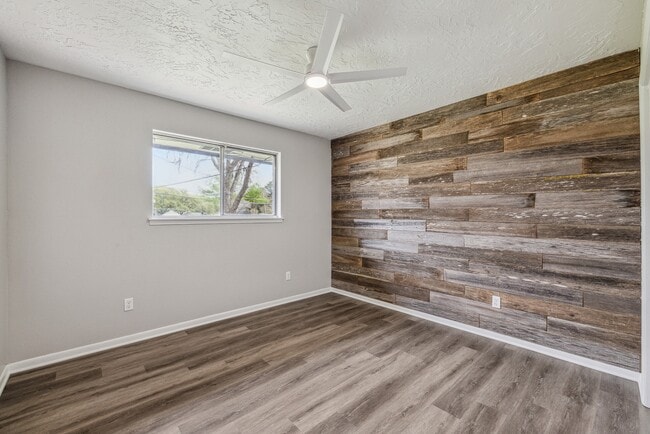 Building Photo - 8414 N Tahoe Dr