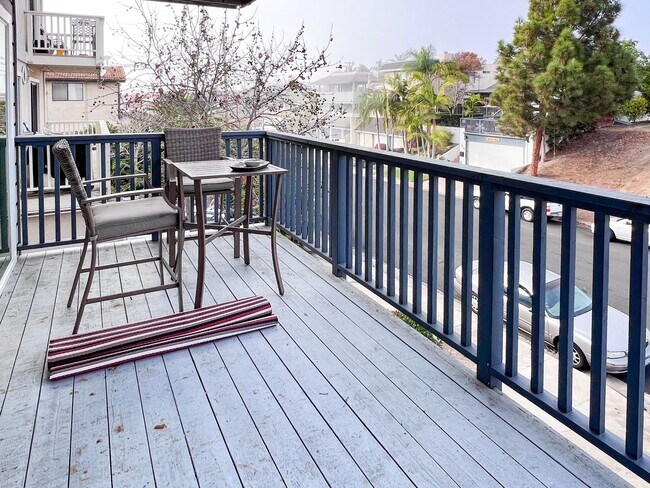 Building Photo - 3BR/2BA Remodeled Condo – 1 Block from the...
