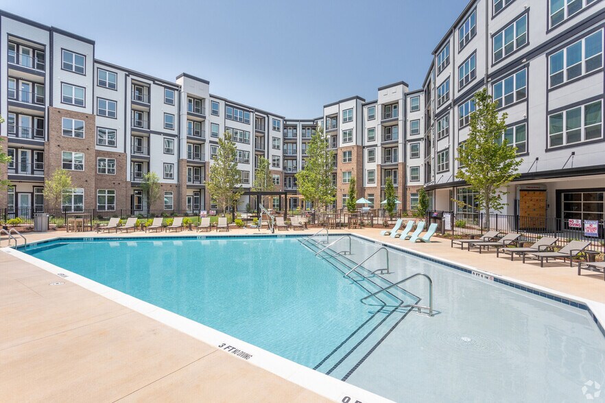 Building Photo - District at 54