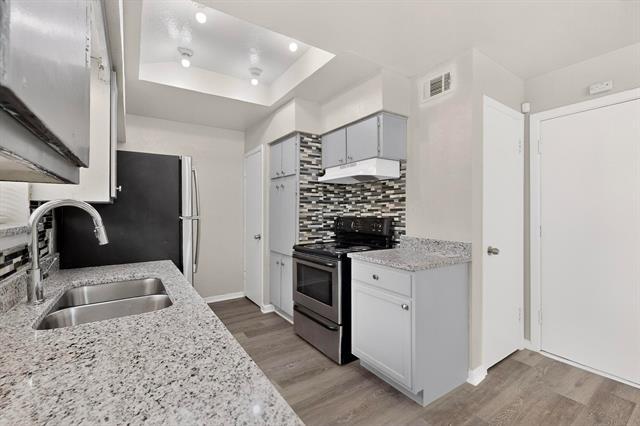 Building Photo - 524 Longridge Dr