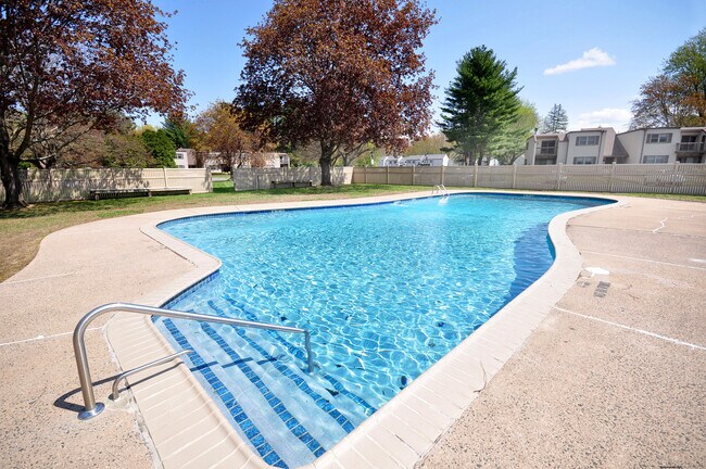 Building Photo - 710 Twin Circle Dr