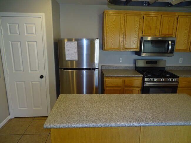 Building Photo - 3 Bed Southwest Home Convenient To The Durango Station Casino