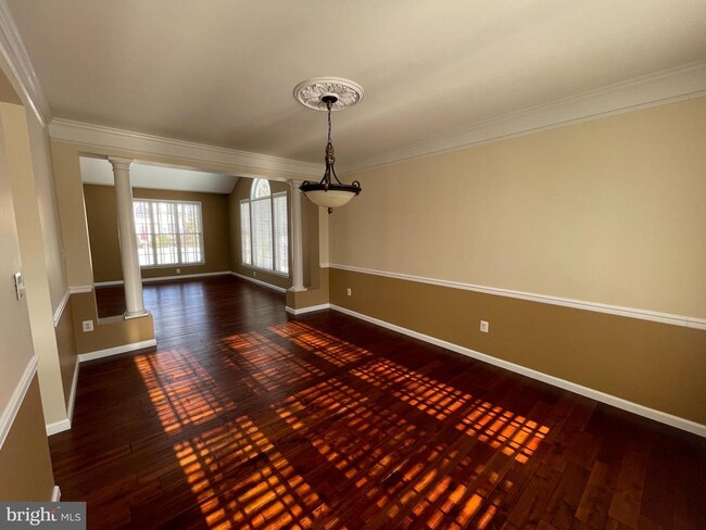 Building Photo - 21330 Meadow Field Ct