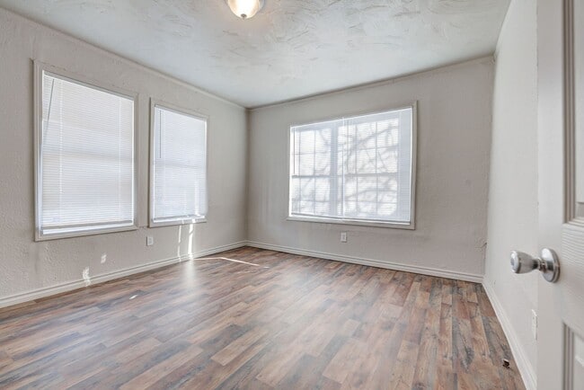 Building Photo - 1426 NE 24th St