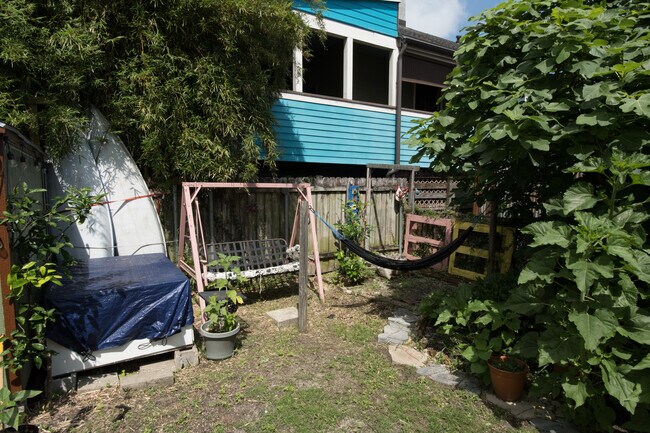 Building Photo - 1116 Mandeville St