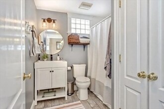 Building Photo - 439 W 4th St