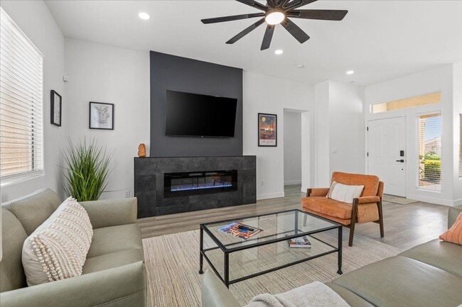 Building Photo - Serene Retreat Furnished 2 Bedroom Sun City Summerlin Home