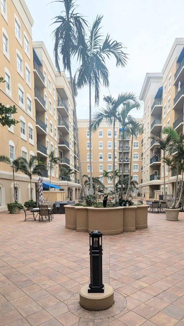 Building Photo - Annual 2/2 condo in luxury building downtown Sarasota!