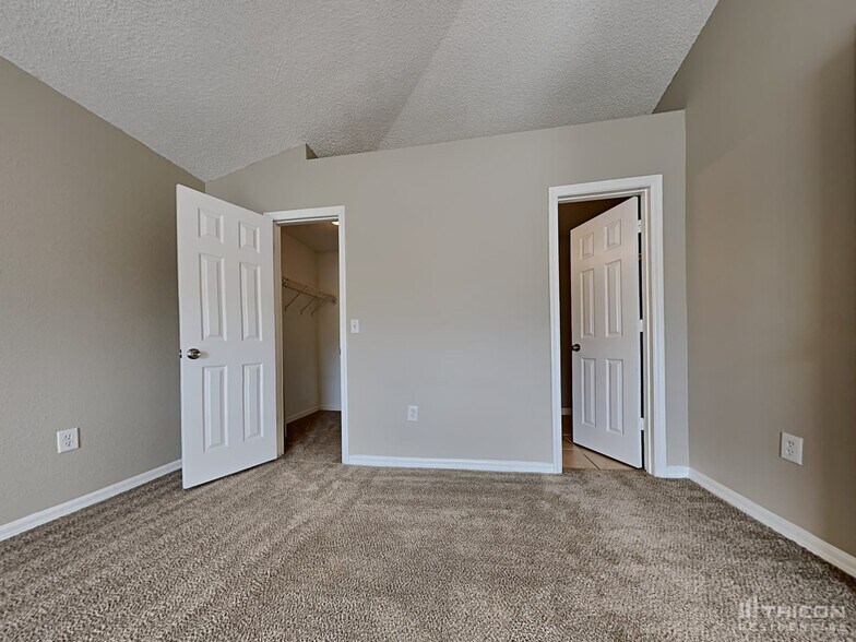 Building Photo - 11357 Pickford St