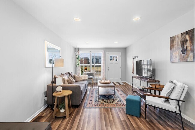 Building Photo - 1122 2nd Ave S