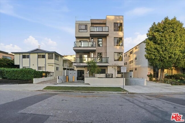 Building Photo - 1820 Prosser Ave