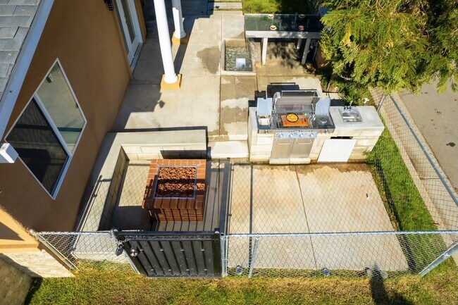 Building Photo - 430 Jefferson St