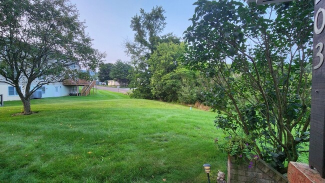 Building Photo - 184 Ridgeview St