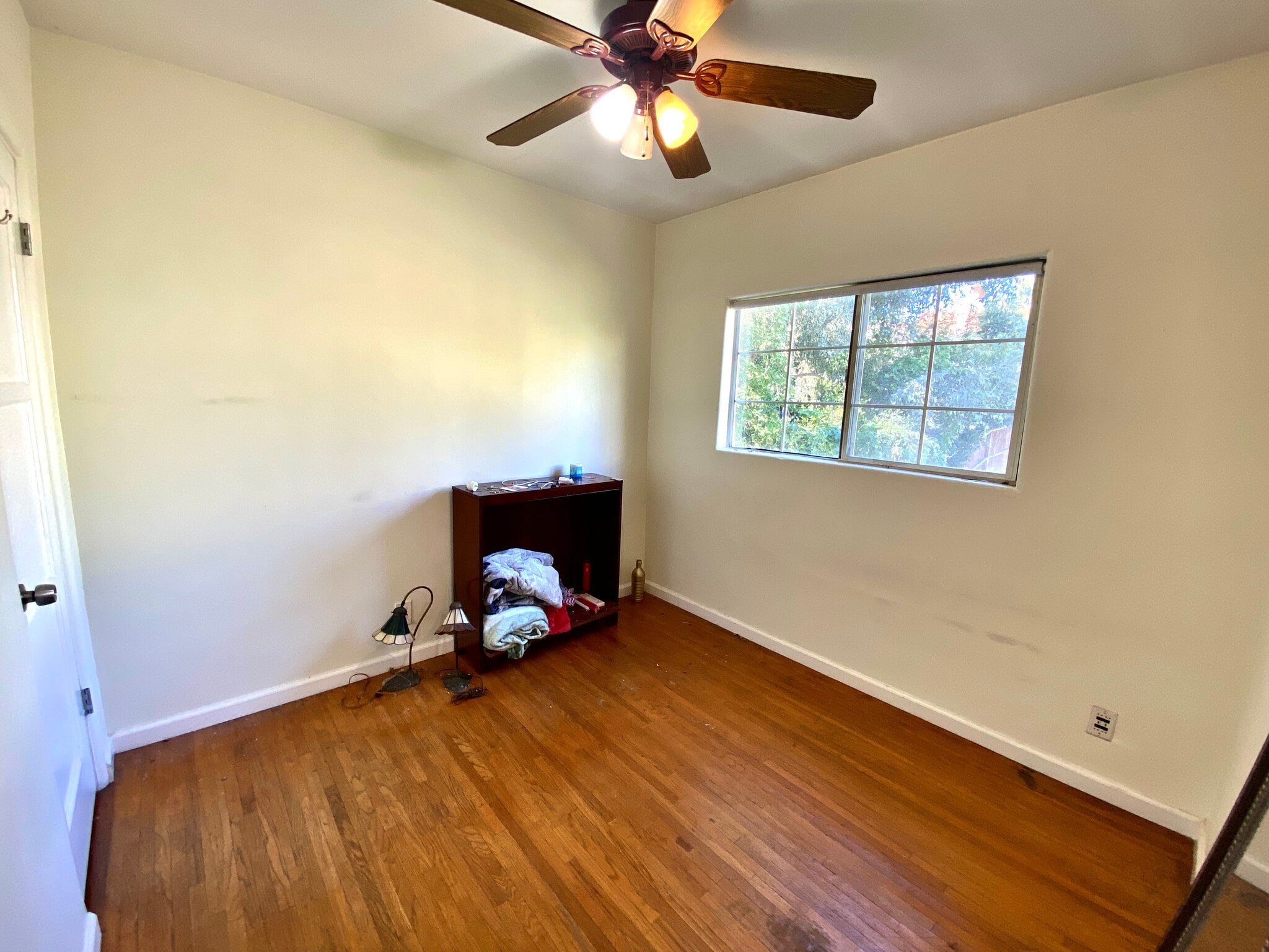 Building Photo - 1653 1/2 Maltman Ave