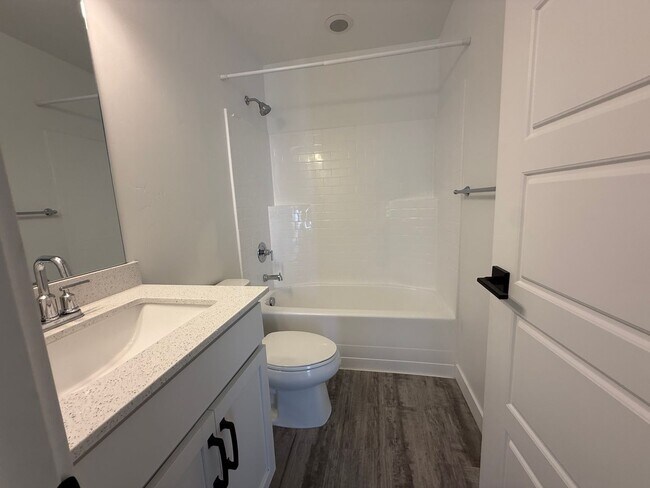 Building Photo - 881 W Sagewood Dr