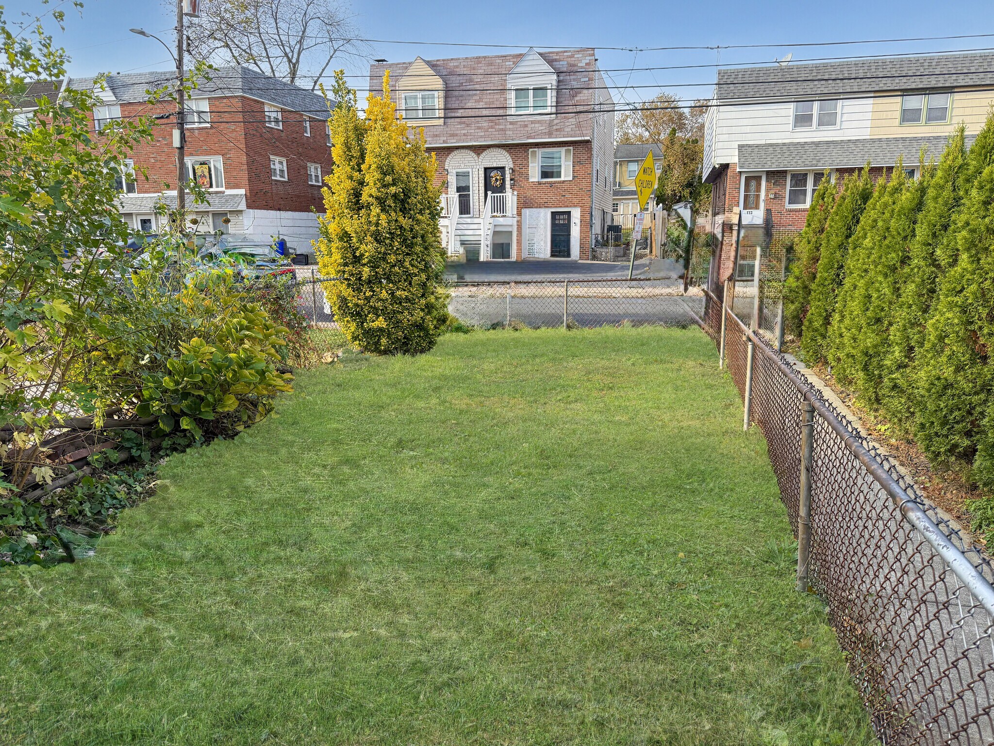 Fenced in front yard - 116 W Berkley Ave