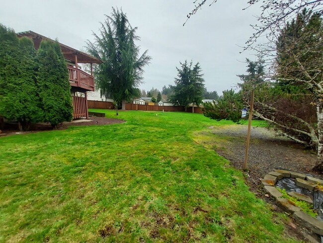 Building Photo - 4 bedroom 2.75 bath, Huge Fenced Yard with Landscaping Included!!