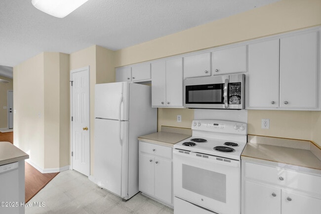 Building Photo - 205 Buckskin Dr