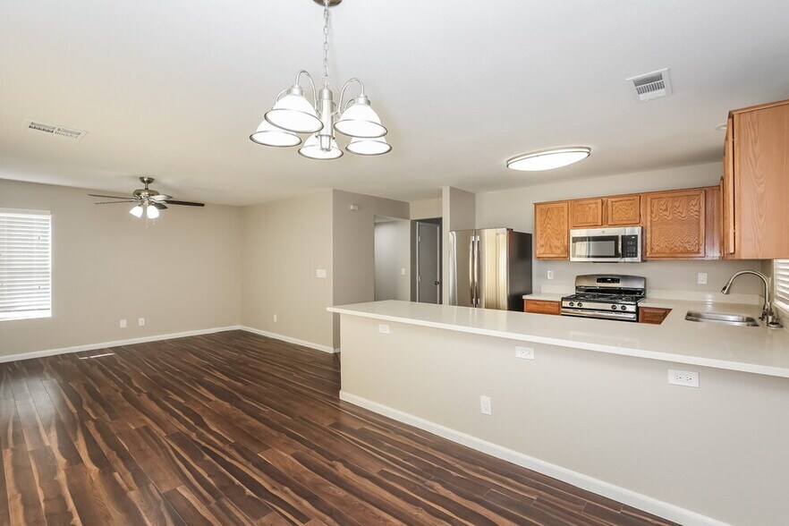 Building Photo - 5005 Glittering Star Ct