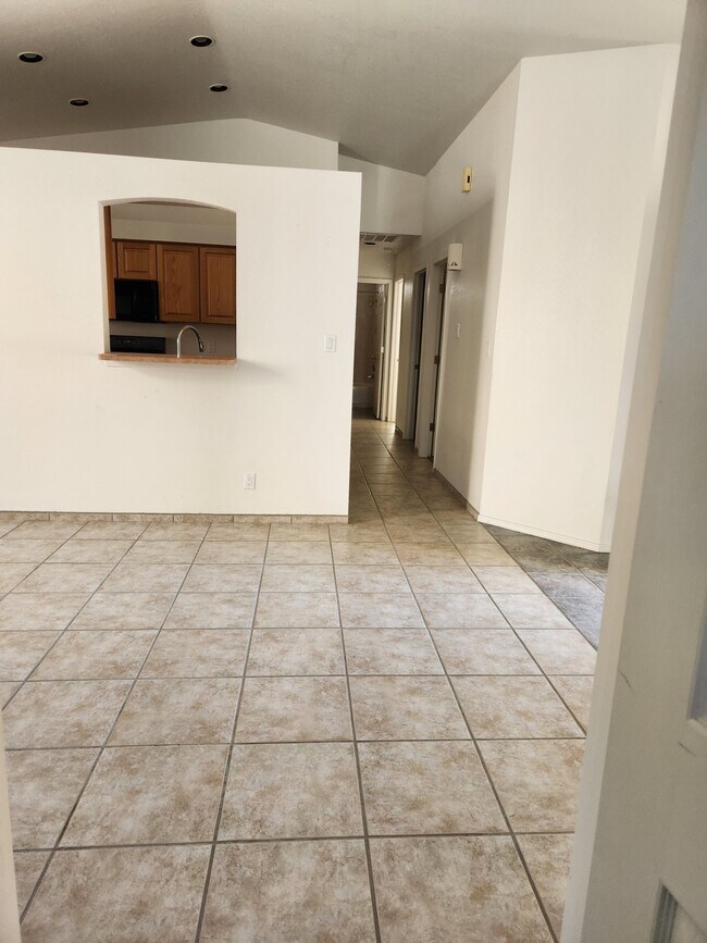 Building Photo - 7301 Quail Springs Pl NE