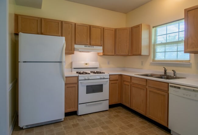 Kitchen - Sugar Creek Apartments