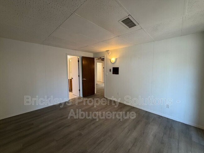 Building Photo - 337 Glorieta St NE