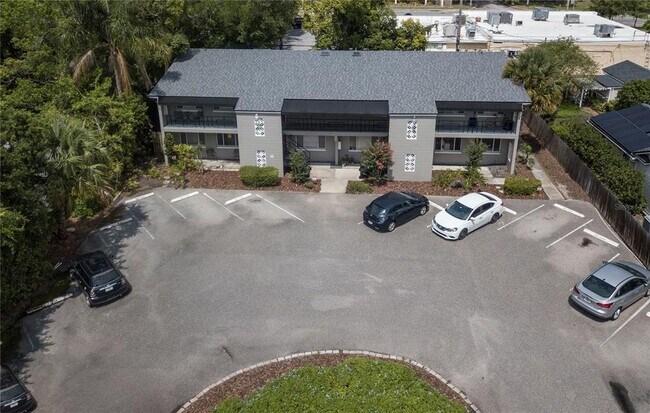 Building Photo - 3200 Fairway Ln