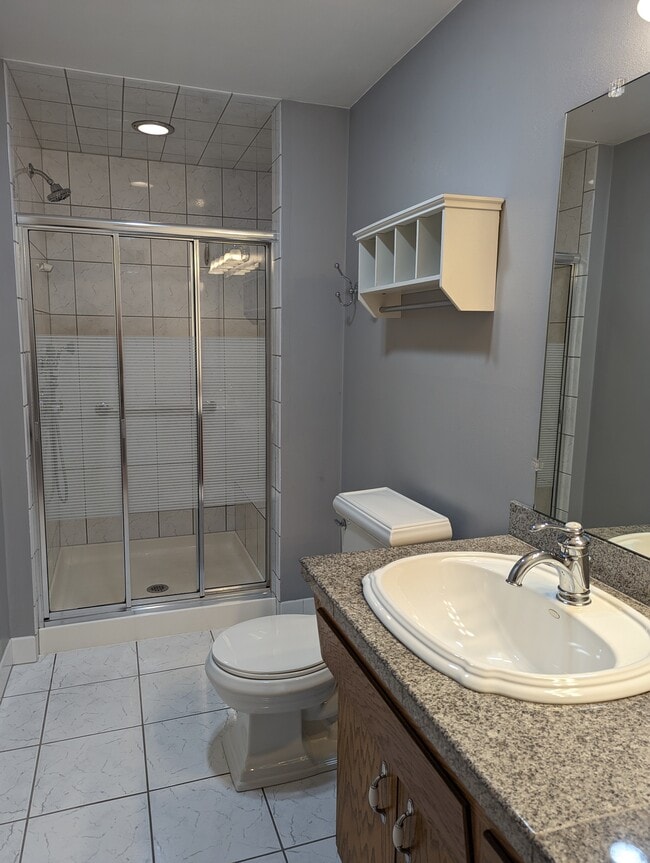 Building Photo - 956 N 124th St