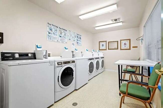 Building Photo - 1104 S Carrier Pkwy