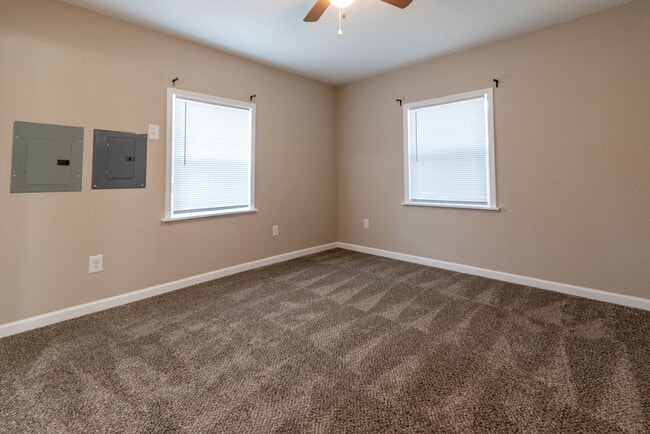 Building Photo - Available April 15!